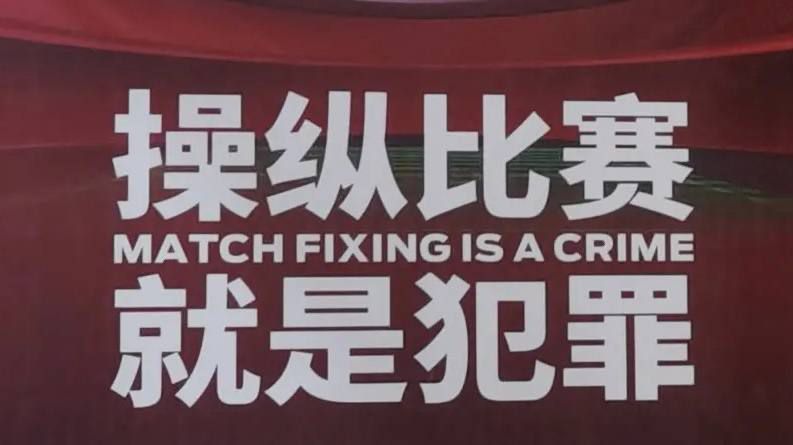 扒开美妇雪白大腿挺进